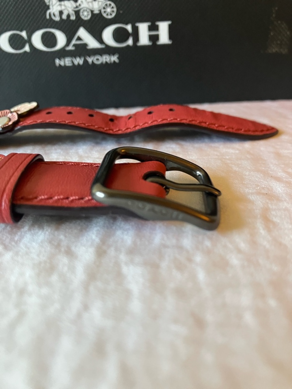 Coach: 2016 Red Leather Tea Rose Appliqué Apple Watch Band- 38mm-40mm- IOB - Picture 3 of 15